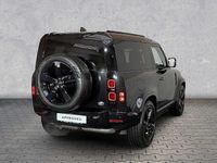Gebraucht Land Rover Defender HSE Dynamic 202 PS (148 kW) 2022 Santorini black