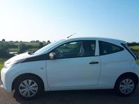 Gebraucht Toyota Aygo 69 PS (50 kW) 2017 Weiß Kleinwagen