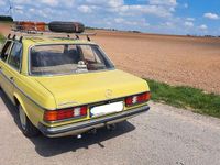 Gebraucht Mercedes 240 68 PS (50 kW) 1977 Gelb Limousine