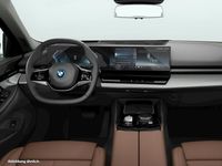 Gebraucht BMW 550e 489 PS (359 kW) 2025 Grau Limousine