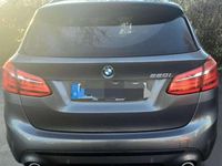 Gebraucht BMW 220 Sport Line 192 PS (141 kW) 2018 Grau Kombi
