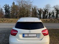 Gebraucht Mercedes A180 122 PS (89 kW) 2015 Weiß Limousine