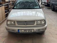 Gebraucht VW Jetta 75 PS (55 kW) 1996 Silber Limousine