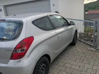 Gebraucht Hyundai i20 75 PS (55 kW) 2011 Silber Kleinwagen