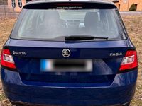 Gebraucht Skoda Fabia 60 PS (44 kW) 2015 Blau Kleinwagen
