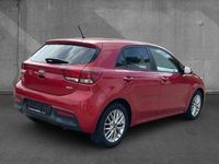 Gebraucht Kia Rio DREAM-TEAM Edition 101 PS (74 kW) 2019 (beg) signalrot met. Limousine