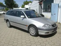 Gebraucht Toyota Avensis Sol 129 PS (94 kW) 2002 Silber Limousine