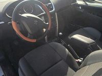 Gebraucht Peugeot 207 74 PS (54 kW) 2011 Grau Kleinwagen