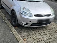 Gebraucht Ford Fiesta 80 PS (58 kW) 2004 Silber Kleinwagen
