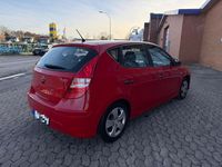 Gebraucht Hyundai i30 109 PS (80 kW) 2010 Rot Kleinwagen