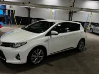 Gebraucht Toyota Auris Hybrid Edition 99 PS (72 kW) 2013 Weiß Limousine
