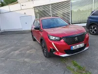Gebraucht Peugeot 2008 Allure 131 PS (96 kW) 2022 Rot SUV