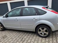 Gebraucht Ford Focus Ghia 116 PS (85 kW) 2006 Silber Limousine