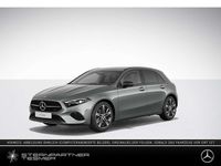 Neu Mercedes A200 Night 163 PS (119 kW) 2025 Grau Limousine