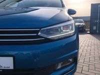 Gebraucht VW Touran Highline 150 PS (110 kW) 2017 Caribbean blue metallic Van / Kleinbus