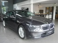 Gebraucht BMW 520 197 PS (144 kW) 2024 Grau metallic