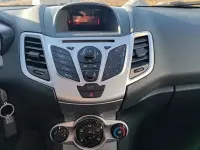 Gebraucht Ford Fiesta 82 PS (60 kW) 2012 Rot Limousine
