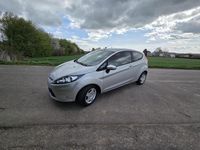 Gebraucht Ford Fiesta 60 PS (44 kW) 2010 Silber Kleinwagen