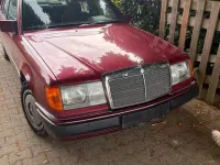 Gebraucht Mercedes 230 136 PS (100 kW) 1991 Rot Limousine