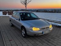 Gebraucht Ford Mondeo 118 PS (86 kW) 1998 Silber Limousine