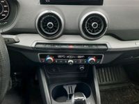 gebraucht Audi Q2 S line 35 TFSI 110 kW S tronic navarrablau metallic 2021