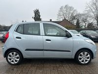 Gebraucht Hyundai i10 69 PS (50 kW) 2013 Blau Kleinwagen
