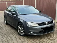 Gebraucht VW Jetta Match 105 PS (77 kW) 2013 Grau Limousine
