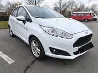 Gebraucht Ford Fiesta 101 PS (74 kW) 2017 Weiß Kleinwagen