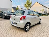 Gebraucht Toyota Yaris 100 PS (73 kW) 2012 Silber Kleinwagen