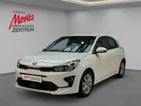 Używany Kia Rio Vision 101 KM (74 kW) 2021 Biały Sedan/Limuzyna