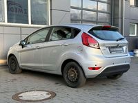 Gebraucht Ford Fiesta Trend 101 PS (74 kW) 2014 Polarsilber metallic Kleinwagen