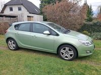 Gebraucht Opel Astra Edition 110 PS (80 kW) 2012 Grün Limousine