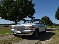 Gebraucht Mercedes E280 177 PS (130 kW) 1977 Weiß Limousine