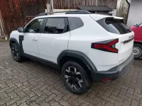 Neu Dacia Duster Extreme 131 PS (96 kW) 2025 Arktisweiss zedergrün u. a. SUV