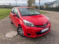 Gebraucht Toyota Yaris 69 PS (50 kW) 2012 Rot Kleinwagen