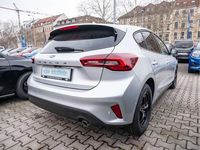 Neu Ford Focus Titanium 125 PS (91 kW) 2025 Moondust silver Limousine