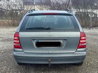 Gebraucht Mercedes C180 143 PS (105 kW) 2005 Blau Kombi