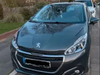 Gebraucht Peugeot 208 Active 83 PS (61 kW) 2017 Grau Kleinwagen
