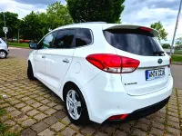 Gebraucht Kia Carens 141 PS (103 kW) 2015 Weiß Van / Kleinbus