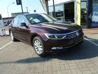 Gebraucht VW Passat Comfortline 150 PS (110 kW) 2017 Crimson red metallic Limousine