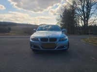 Gebraucht BMW 320 177 PS (130 kW) 2009 Blau Kombi