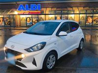 Gebraucht Hyundai i10 Trend 67 PS (49 kW) 2021 Weiß Kleinwagen