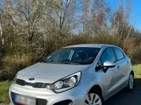 Gebraucht Kia Rio 90 PS (66 kW) 2012 Silber Kleinwagen