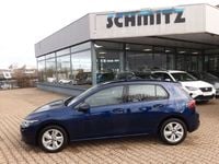 Gebraucht VW Golf VIII Life 131 PS (96 kW) 2024 Atlantic blue metallic (metallic) Limousine