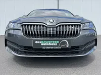 Gebraucht Skoda Superb Ambition 150 PS (110 kW) 2022 Graphite grau Kombi