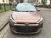 Gebraucht Hyundai i20 Passion 84 PS (61 kW) 2016 Braun Kleinwagen