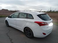 Gebraucht Hyundai i30 101 PS (74 kW) 2017 Weiß Kombi