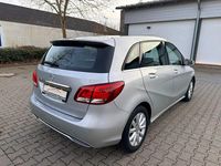 Gebraucht Mercedes B180 122 PS (89 kW) 2015 Silber Van / Kleinbus