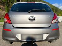 Gebraucht Hyundai i20 86 PS (63 kW) 2012 Grau Kleinwagen