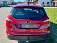 Używany Ford Focus Trend 125 KM (91 kW) 2012 Czerwony Kombi